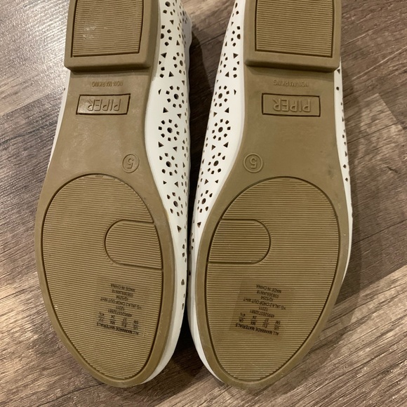 🤑💰🤑 3/$10.00 budle item 🤑💰🤑 
 Lil Ladies slip on flat dress shoes - Picture 4 of 4